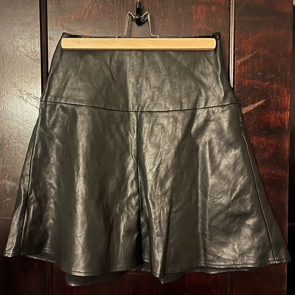 Express Black Skater Skirt - Picture 1 of 4